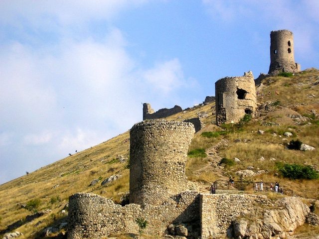 крепость Чембало